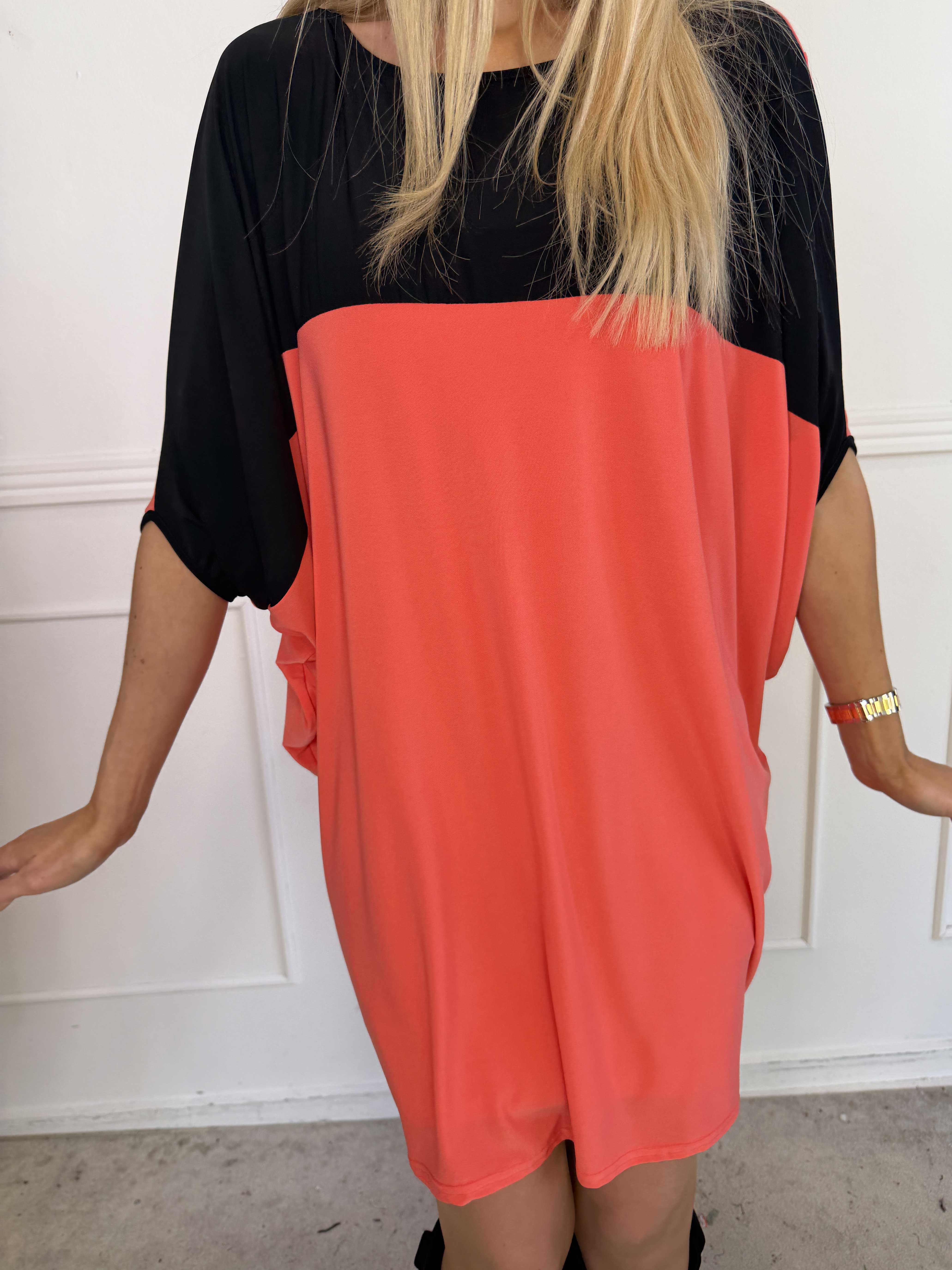 Spencer - Elastisk tofarvet tunikakjole med flagermusærmer